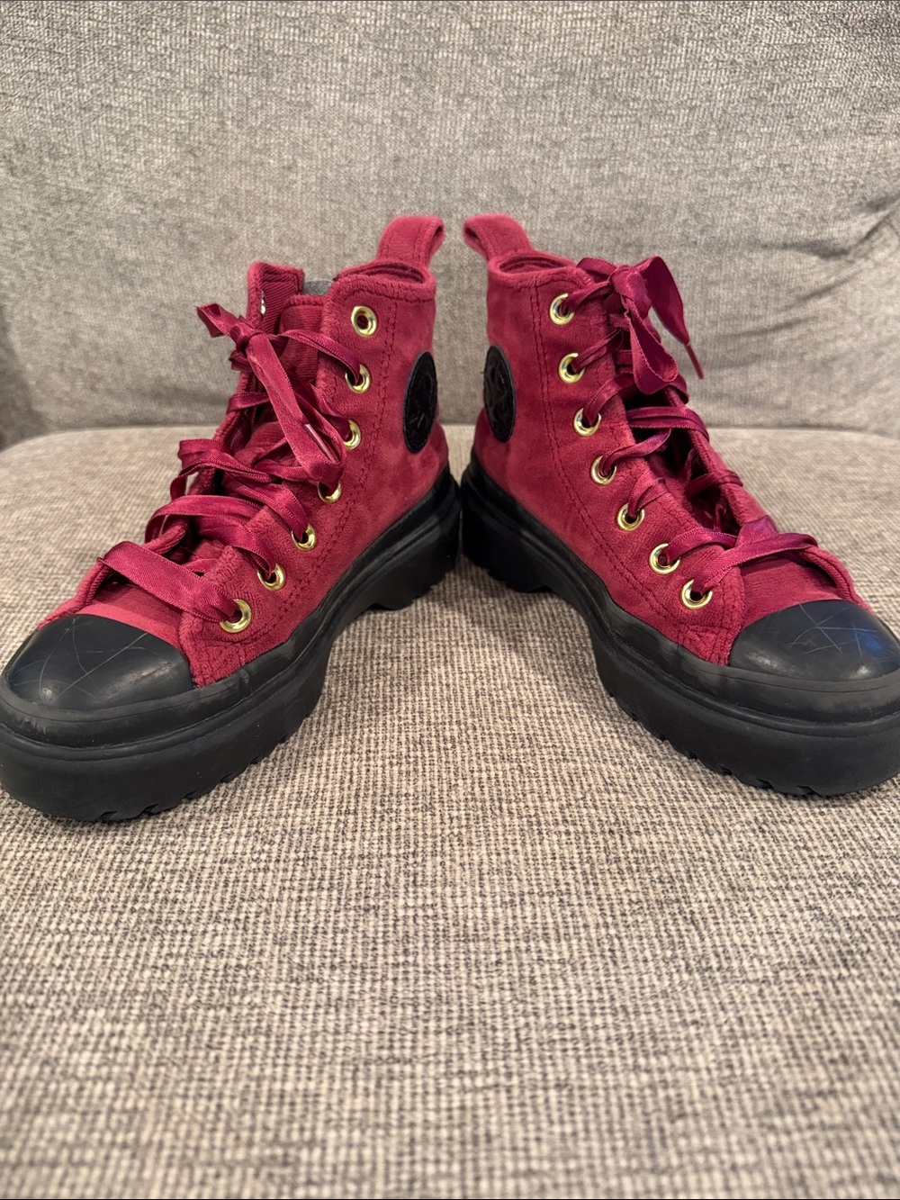 Kids Converse-Platform High-Top Sneakers in Burgundy (suede)